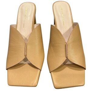 NWOB INTENTIONALLY BLANK Kamika Slip On Leather Heeled Mules Clay Size 11